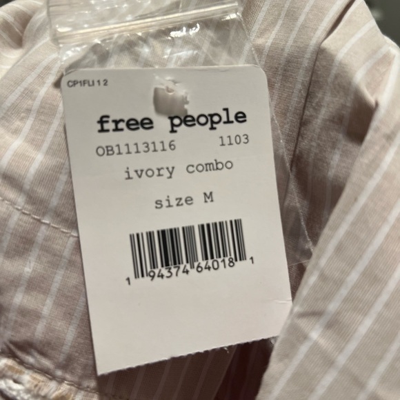 Free PEOPLE Feels Good pinstripe pattern. Deep V-neck. Size M - Picture 7 of 7